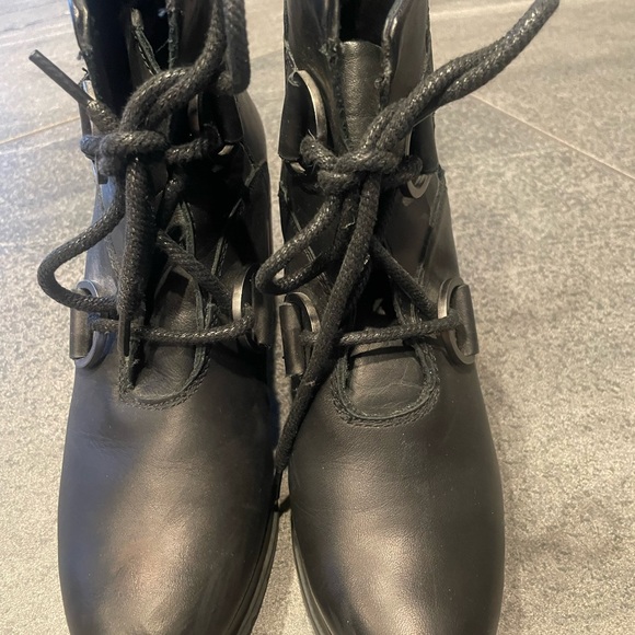 Platform Sorel boots from Anthropologie - Picture 6 of 6
